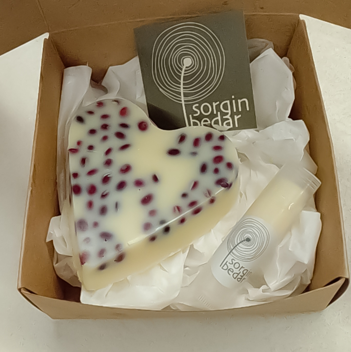 kit de cosméticos corazón y labial